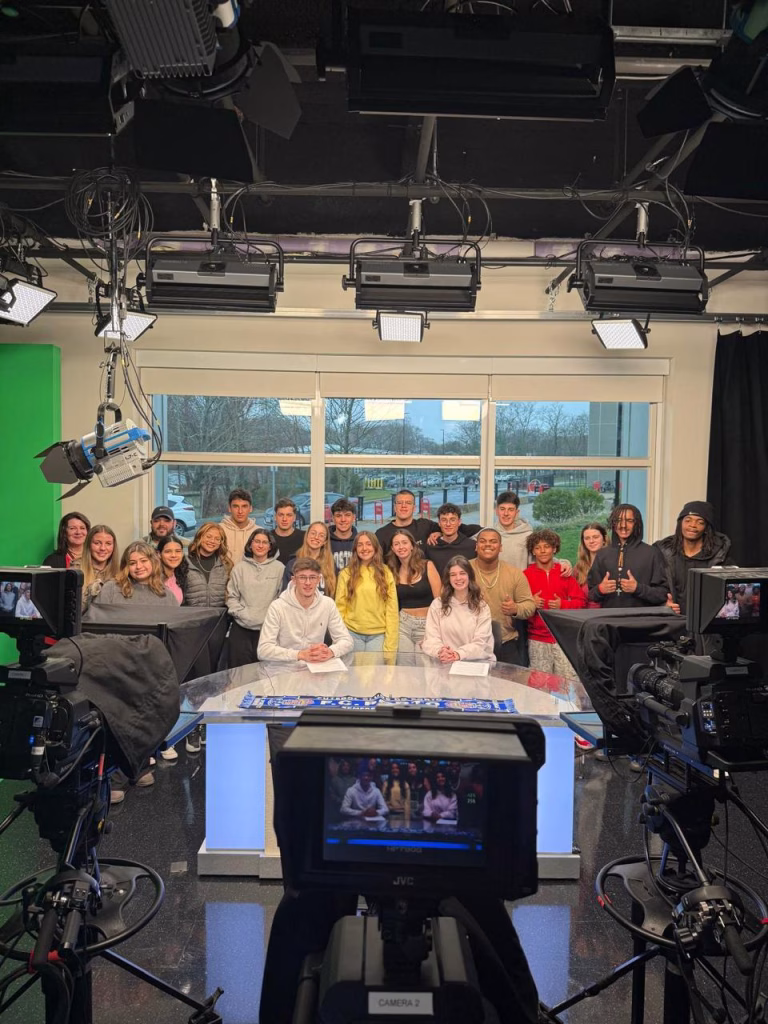 5809880584779057847_121